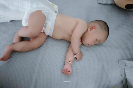 潮州三个月宝宝抬头不稳