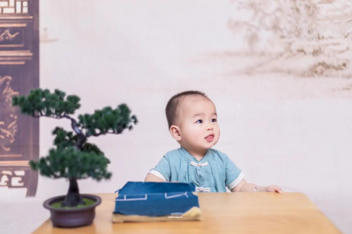 潮州宝宝眼屎多是什么原因